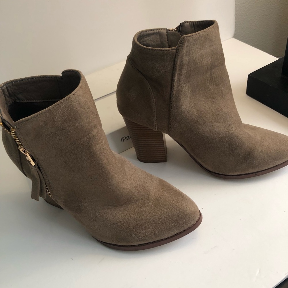 Free - Women’s Tan Booties - Size 7W